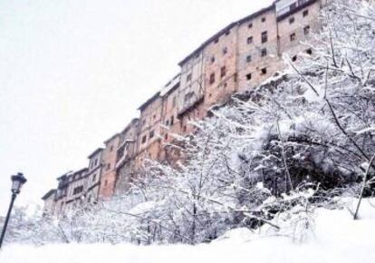 El pueblo burgalés de Frías, bajo la nieve.