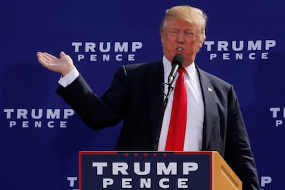 Republican presidential nominee Donald Trump denies recent sexual assault allegations, saying that if he ever touched a woman in the audience they would slap him, as he holds a rally at a car dealership in Portsmouth, New Hampshire, U.S. October 15, 2016. REUTERS/Jonathan Ernst