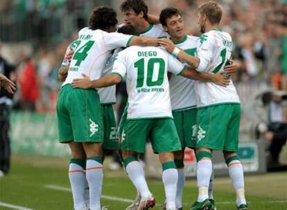 Los jugadores del Werder celebran uno de los tantos del partido