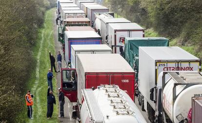 Camiones en Spontin (Bélgica), en la autopista de Bruselas a Luxemburgo.