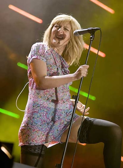 La cantante de Dover, Cristina Llanos, en el concierto del pasado sábado.