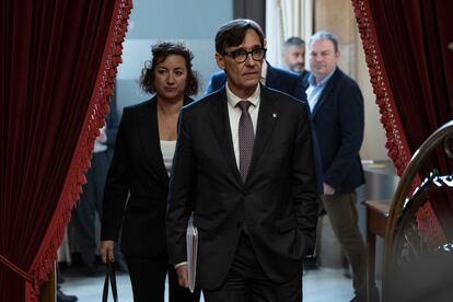 Salvador Illa, líder del PSC, y Alícia Romero, portavoz de los socialistas catalanes, el miércoles en el Parlament.