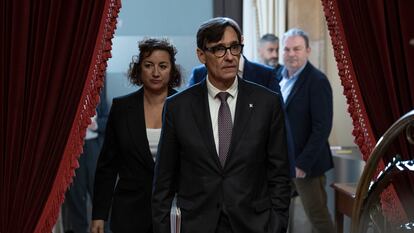 Salvador Illa, líder del PSC, y Alícia Romero, portavoz de los socialistas catalanes, el miércoles en el Parlament.