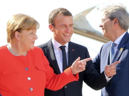 Angela Merkel, Emmanuel Macron y Paolo Gentiloni, tras la cumbre trilateral en Trieste.