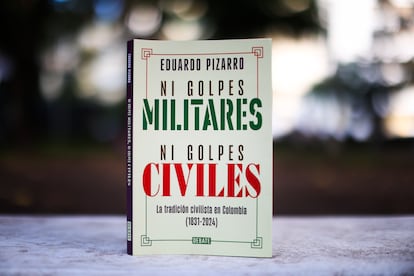 "Ni Golpes militares ni Golpes Civiles" libro del sociologo y cronista colombiano Eduardo Pizarro.