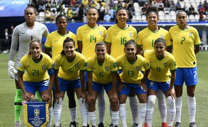 Seleção estreou vencendo a Jamaica por 3 a 0.