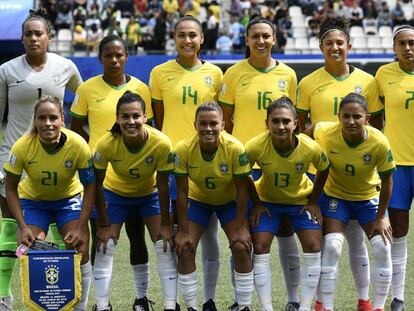 Seleção estreou vencendo a Jamaica por 3 a 0.