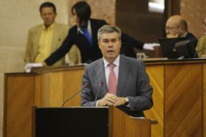 El alcalde de Jaén, José Enrique Fernández de Moya (PP), en el Parlamento andaluz.