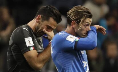 Buffon y Gabbiadini, tras la eliminación.