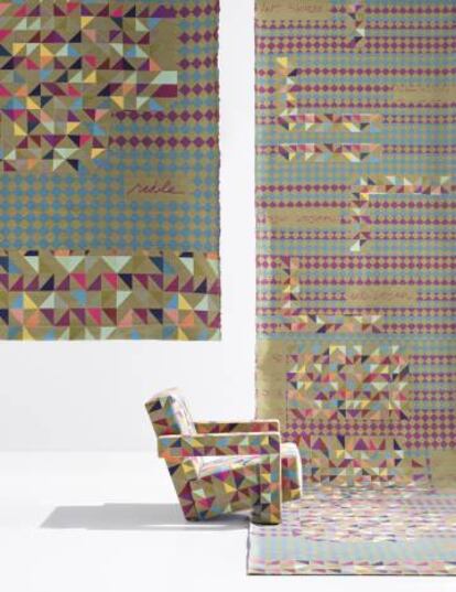El artista Bertjan Pot ha diseñado variantes de tejido jacquard específicas para el sillón Utrecht de Cassina.