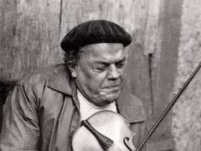 Florencio López con su violín.
