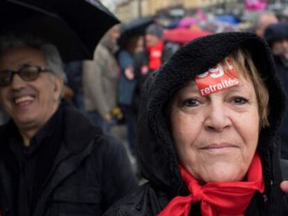 Protestas contra una medida que el Gobierno defiende en nombre de la “solidaridad intergeneracional”