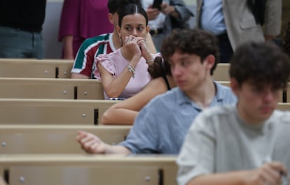 Pruebas de la selectividad en la Facultad de Medicina de Sevilla, este martes 3 de junio, en el primer día de los exámenes de acceso a la universidad.