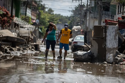 Afectaciones en calles de la colonia San Lorenzo, en Poza Rica, Veracruz, el 16 de octubre.