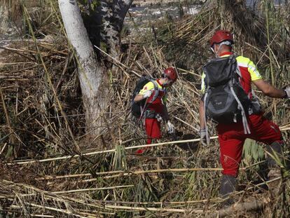 Tareas de búsqueda de desaparecidos por las riadas.