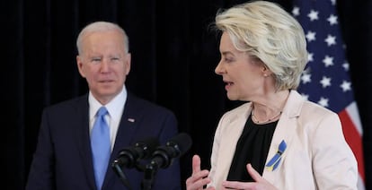 La presidenta de la Comisión Europea Ursula von der Leyen y el presidente de EE UU, Joe Biden.