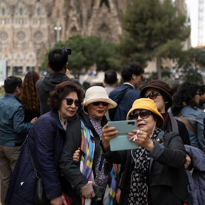 Turistas Sagrada Familia Barcelona