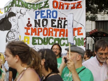 Cientos de personas se manifiestan en Madrid contra los recortes educativos