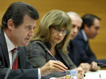 El vicepresidente Jos&eacute; Ciscar, ayer, ante la Comisi&oacute;n de Econom&iacute;a de las Cortes Valencianas. 