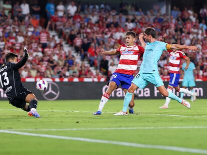 Sergi Roberto anotando el gol del empate para el Barcelona en Los Cármenes.