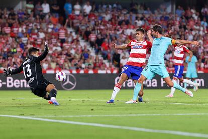 Sergi Roberto anotando el gol del empate para el Barcelona en Los Cármenes.