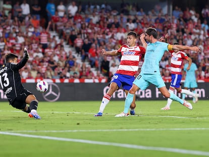 Sergi Roberto anotando el gol del empate para el Barcelona en Los Cármenes.