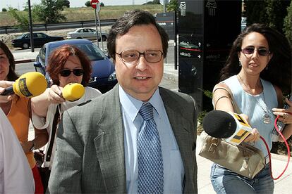 El director de Telemadrid, Manuel Soriano, a su llegada al juzgado de instrucción nº1 de Pozuelo de Alarcón.