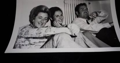 Felisa Urtiaga, la primera a la izquierda, posa en Palencia en los años 70.
