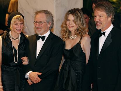 Steven Spielberg y su esposa, Kate Capshaw, junto a Michelle Pfeiffer y su esposo, el productor David Kelly.