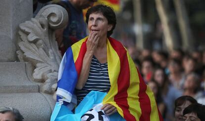 Ambiente durante la comparecencia de Carles Puigdemont en el Paseo LLuís Companys de Barcelona.