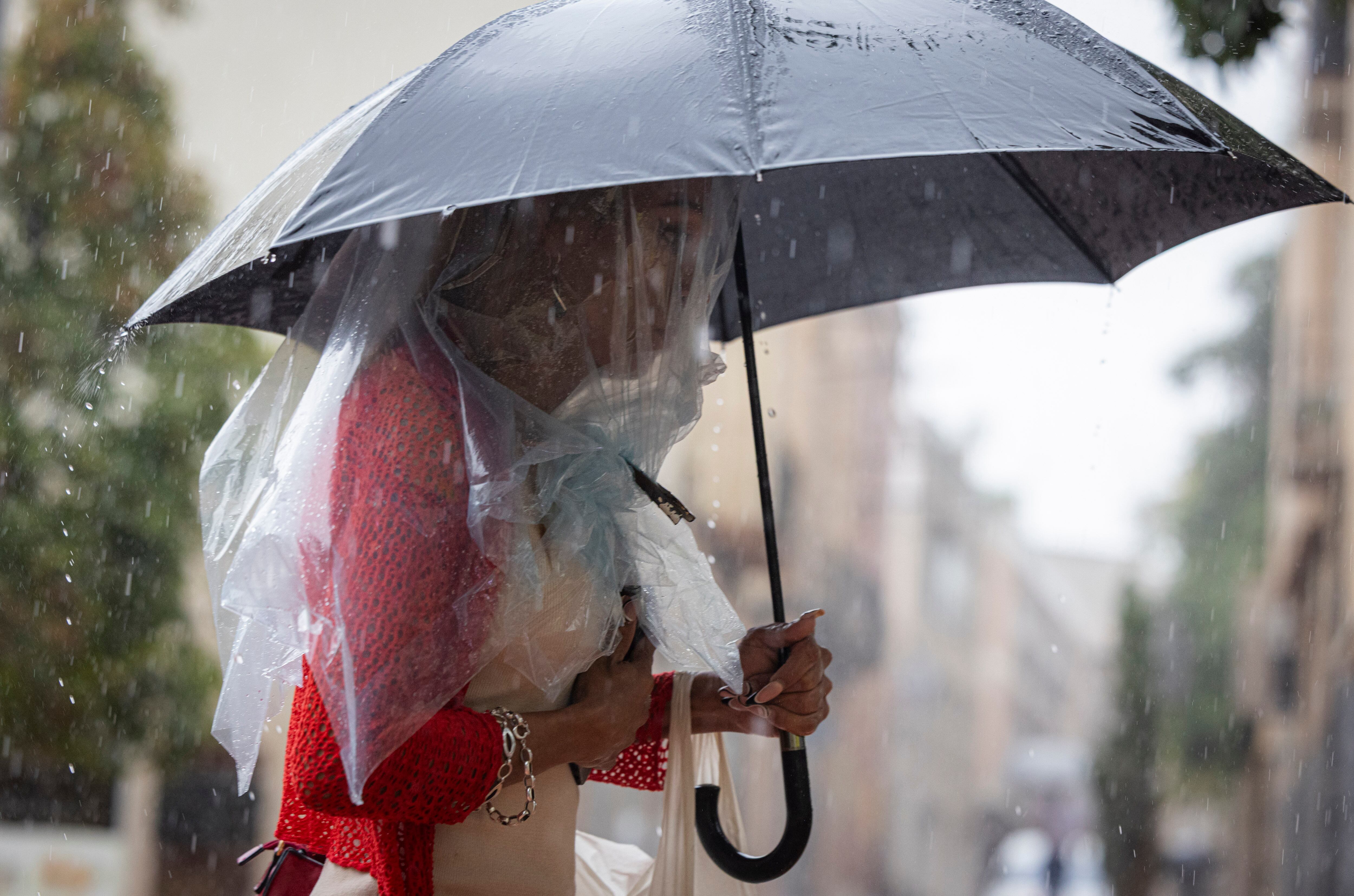 Aviso rojo por lluvias torrenciales en Barcelona tras descargar con furia 123 litros en Cáceres y 73 en Requena