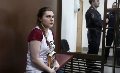 Anna Pavlikova, processada por ligação com uma organização extremista, no julgamento ocorrido em agosto passado em Moscou.