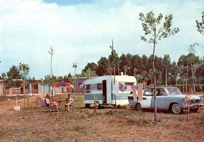 El camping Regio Salamanca, en 1964, en una postal de Fotocolor Valman.