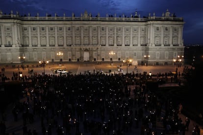 El Palacio Real momentos antes de 'La hora del planeta'. Madrid