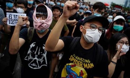 Protesta en Hong Kong contra la ley de extradición, el domingo.