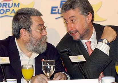 Méndez y Fidalgo, en el encuentro organizado por el Forum Europa donde han arremetido contra el plan soberanista.