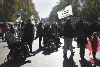 Los participantes en la protesta vienen de todos los rincones de España. Unos 300 autobuses han traído a unas 15.000 personas de todas partes del país, según los organizadores.