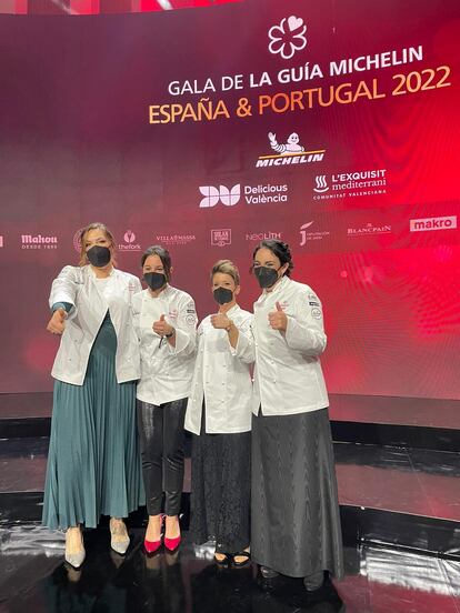 Las cocineras de restaurantes valencianos premiadas con una estrella Michelin. De izquierda a derecha, María José Martínez, de Lienzo; Carito Lourenço, de Fierro; Vicky Sevilla, de Arrels y Alejandra Herrador, de Atalaya.