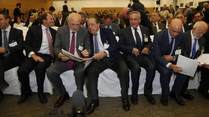 Un centenar de empresarios en el Palacio de Congresos en Roquetas de Mar (Almería).