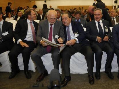 Un centenar de empresarios en el Palacio de Congresos en Roquetas de Mar (Almería).