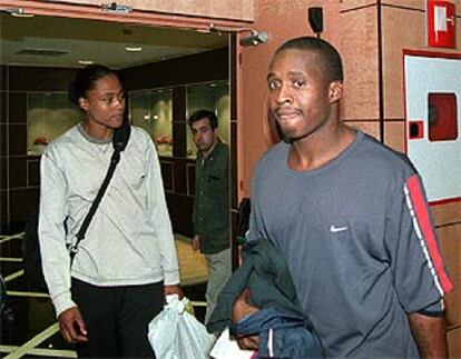 Tim Montgomery y Marion Jones, ayer, en su hotel de Madrid. PLANO MEDIO - ESCENA