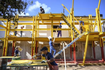 Las obras de rehabilitación de 'Habitar el gesto' en Línea y 14 antes del comienzo de la pandemia.