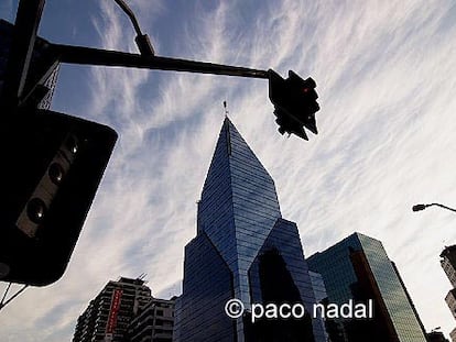 De copas por el barrio de Neruda