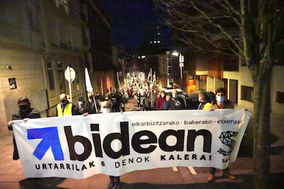 Homenaje a los etarras Henri Parot, Pagoaga Gallastegui, y Eugenio Barrutiabengoa en Mondragón el 31 de diciembre.