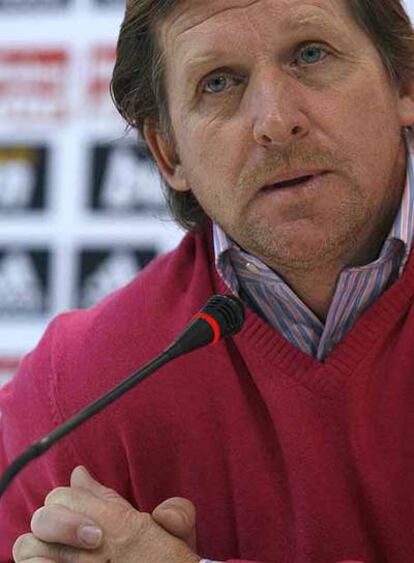 Bernd Schuster, ayer durante su rueda de prensa.