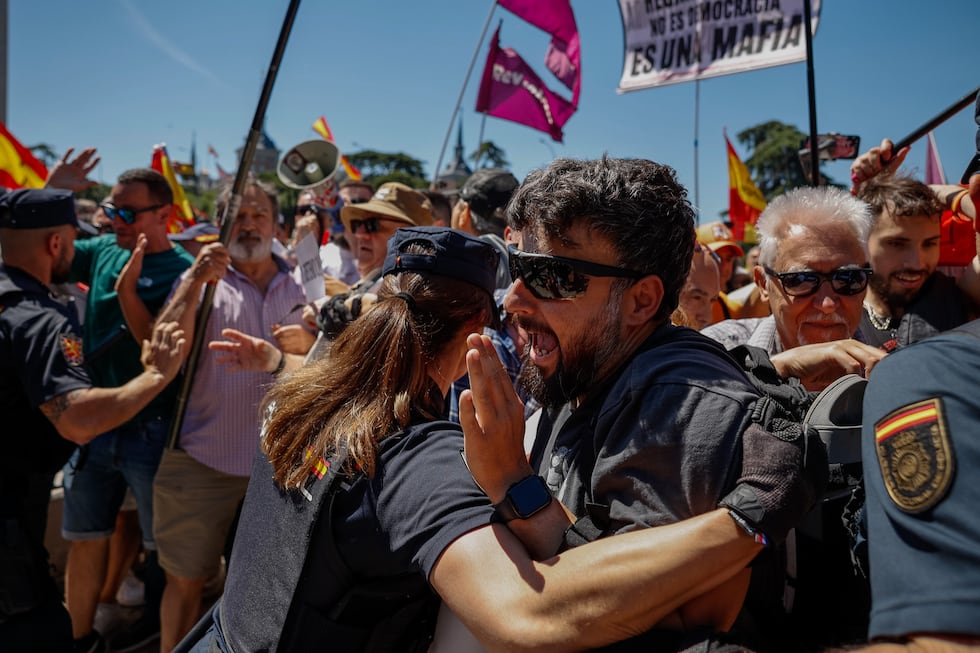 La manifestación en Madrid para exigir la dimisión de Pedro Sánchez, en ...