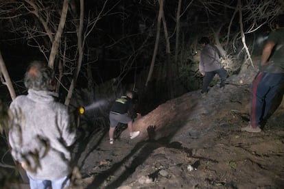 Vecinos de El Olivar buscan a un supuesto pirómano que intentó generar un nuevo incendio, la noche del 5 de febrero.