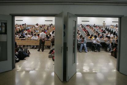 Al 49% de los estudiantes catalanes le es indiferente el idioma que se emplee en la facultad para impartir las clases.