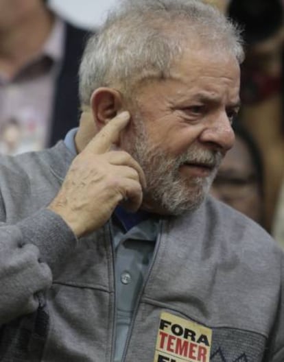 Lula participa de ato contra propostas de reforma trabalhista.