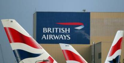 Logos de British Airways en el aeropuerto de Heathrow.